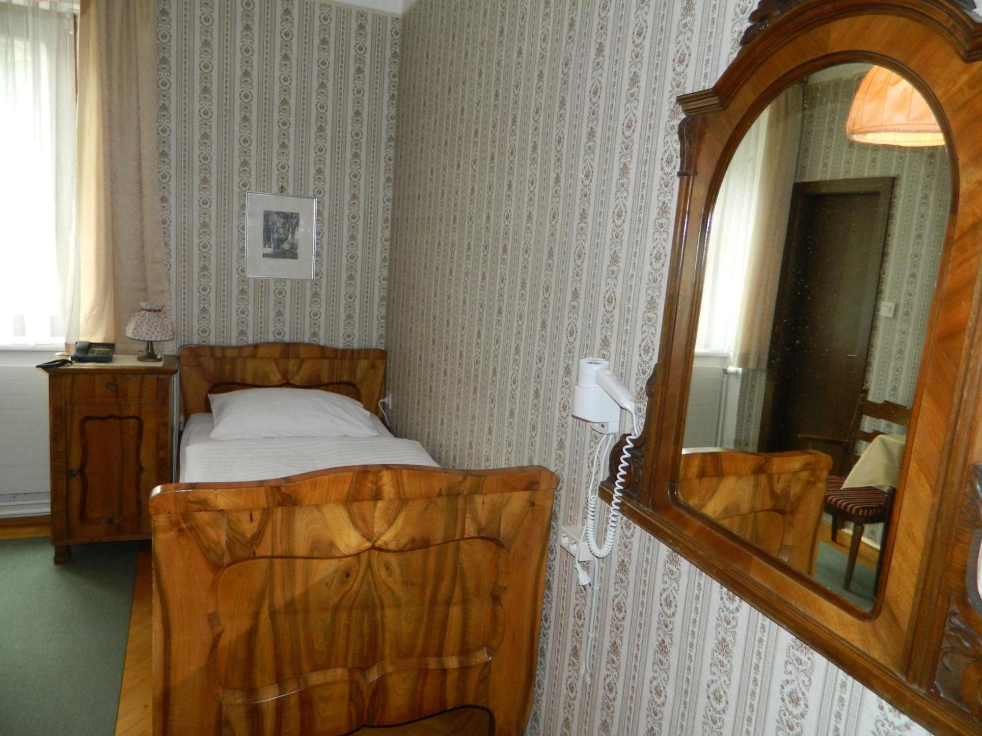 Hotel Hotel-garni Goldenes Kreuz 3*