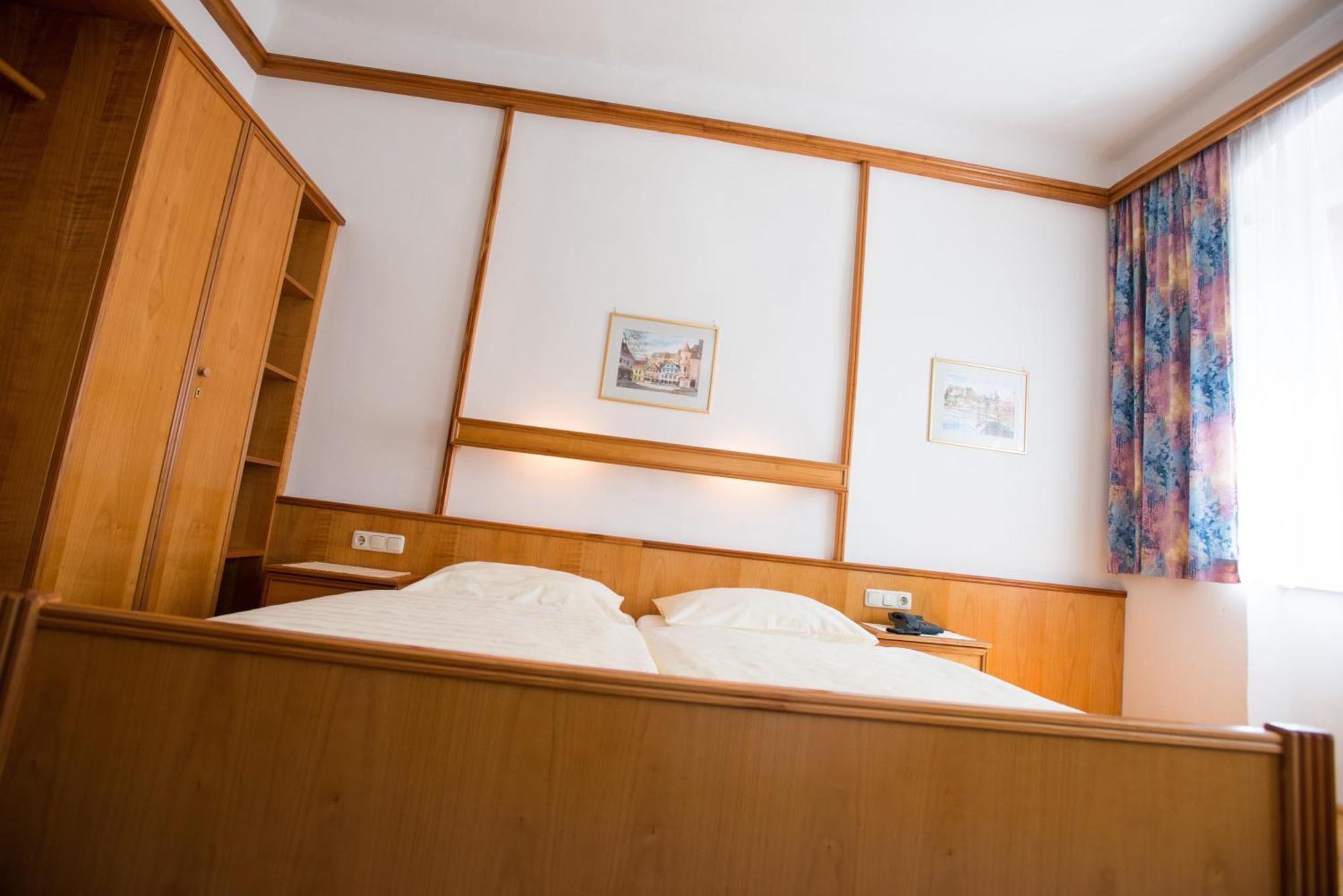 Hotel-garni Goldenes Kreuz 3* Grein