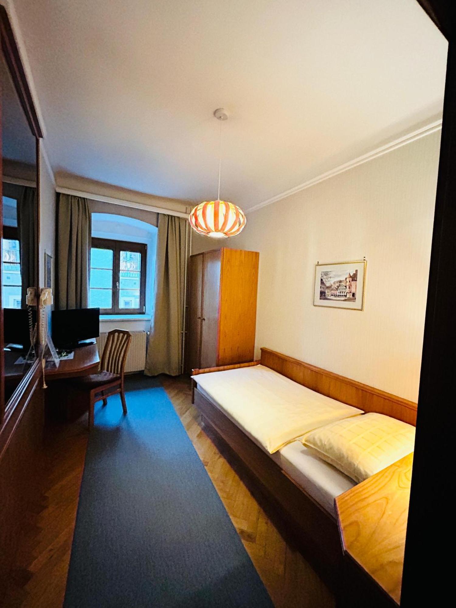 Hotel-garni Goldenes Kreuz 3*